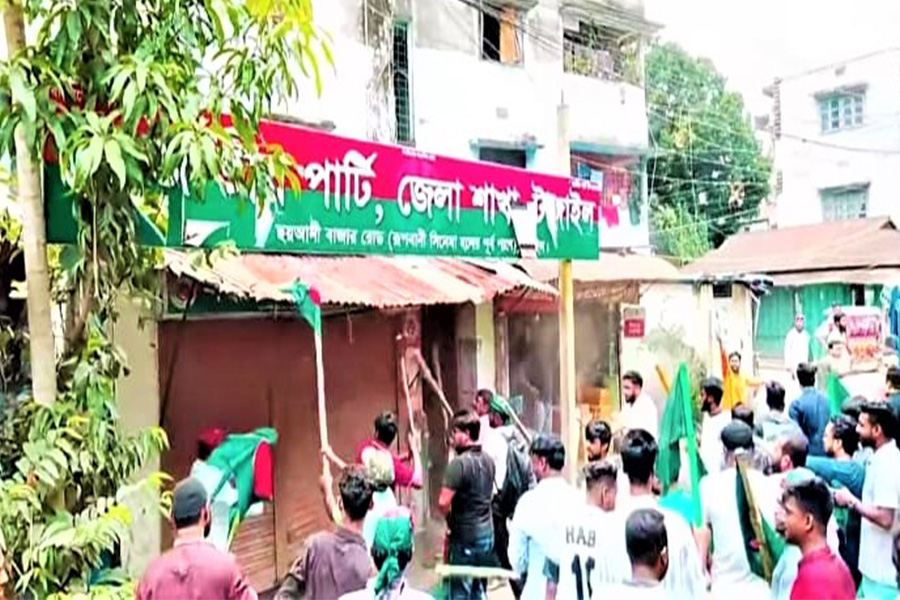 টাঙ্গাইলে জাতীয় পার্টির জেলা কার্যালয় ভাঙচুর