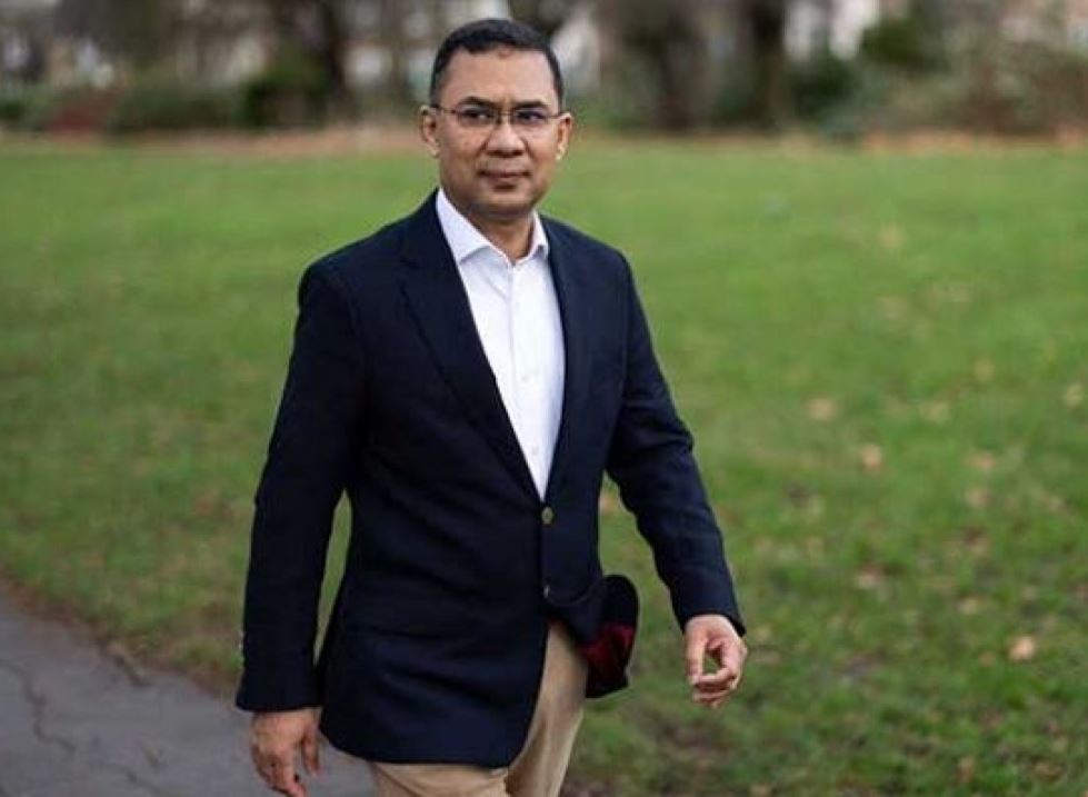 পায়ে হেঁটে বাসা থেকে অফিসে তারেক রহমান