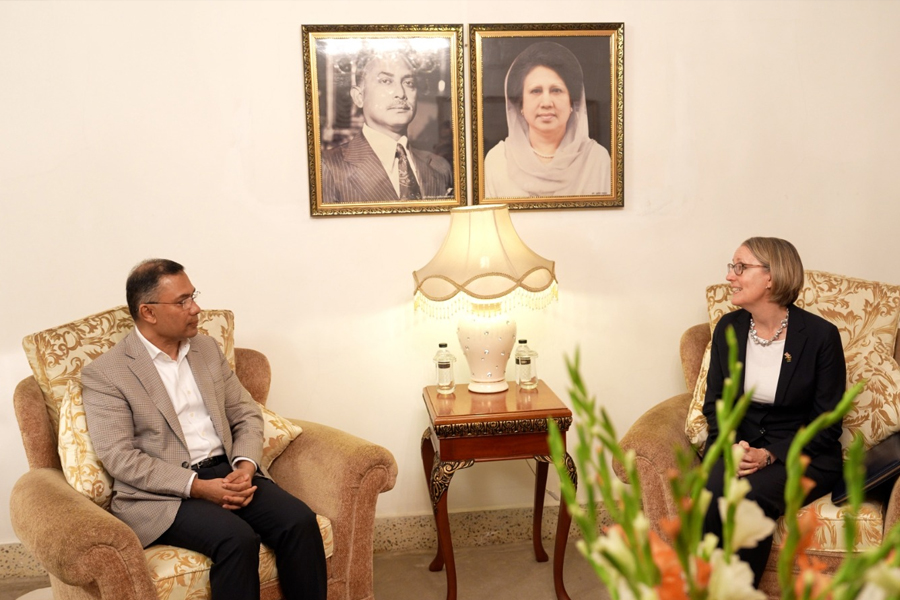 তারেক রহমানের সাথে ব্রিটিশ হাইকমিশনার সারাহ কুকের সাক্ষাৎ