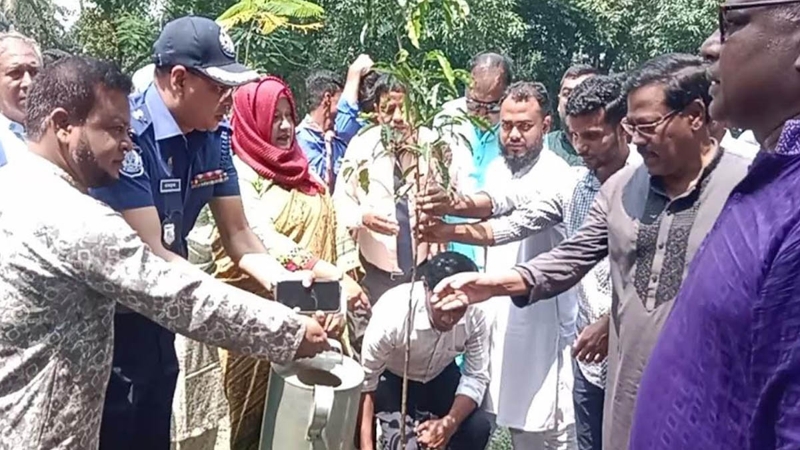 কুড়িগ্রামে ‘এক শহীদ, এক বৃক্ষ’ কর্মসূচি পালিত