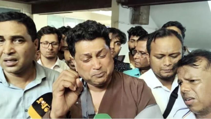কাঁদলেন চট্টগ্রাম বিশ্ববিদ্যালয়ের উপ-উপাচার্য