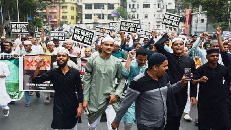 ভারতে বিতর্কিত ওয়াকফ বিরোধী বিল আন্দোলনে নিহত ৩