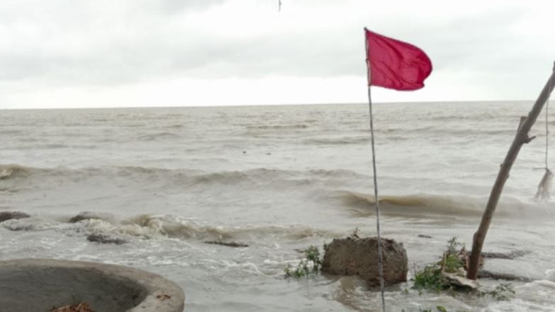 সাগরে লঘুচাপ, সমুদ্রবন্দরে ৩ নম্বর সতর্ক সংকেত