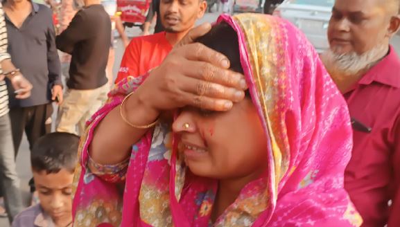 রাজধানীতে চারটি ককটেল বিস্ফোরণ, নারী আহত