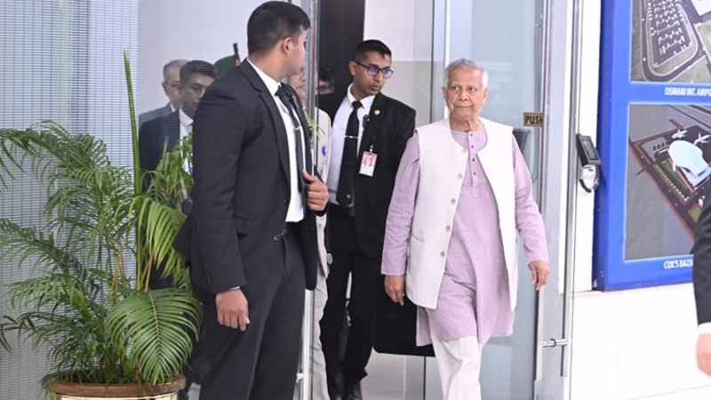 কাতারের উদ্দেশে ঢাকা ছাড়লেন প্রধান উপদেষ্টা