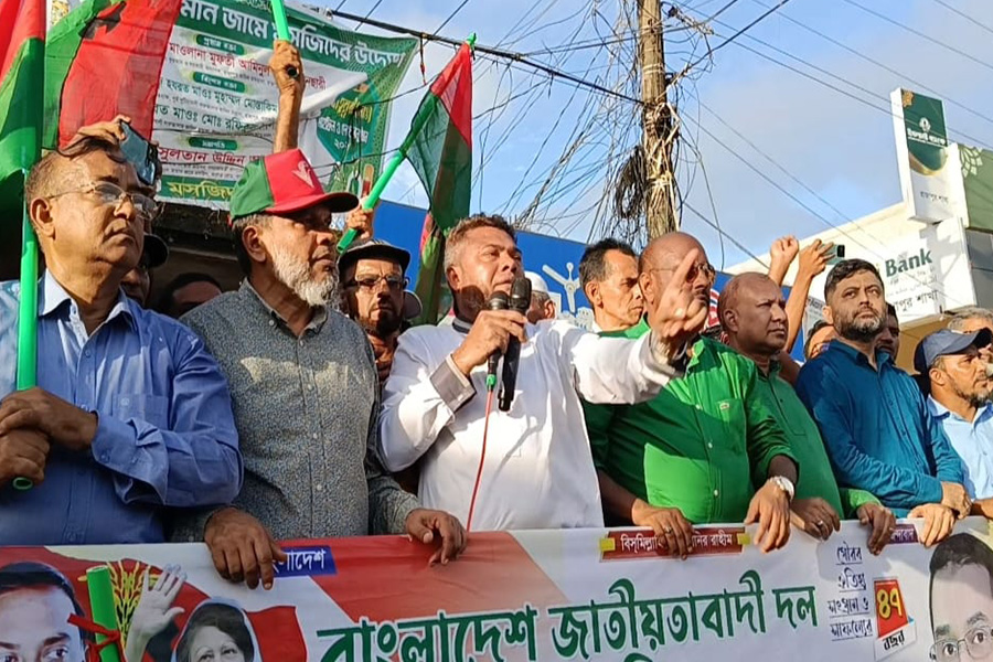 রাজাপুরে প্রতিষ্ঠাবার্ষিকীতে দুই ভাগে বিভক্ত বিএনপি