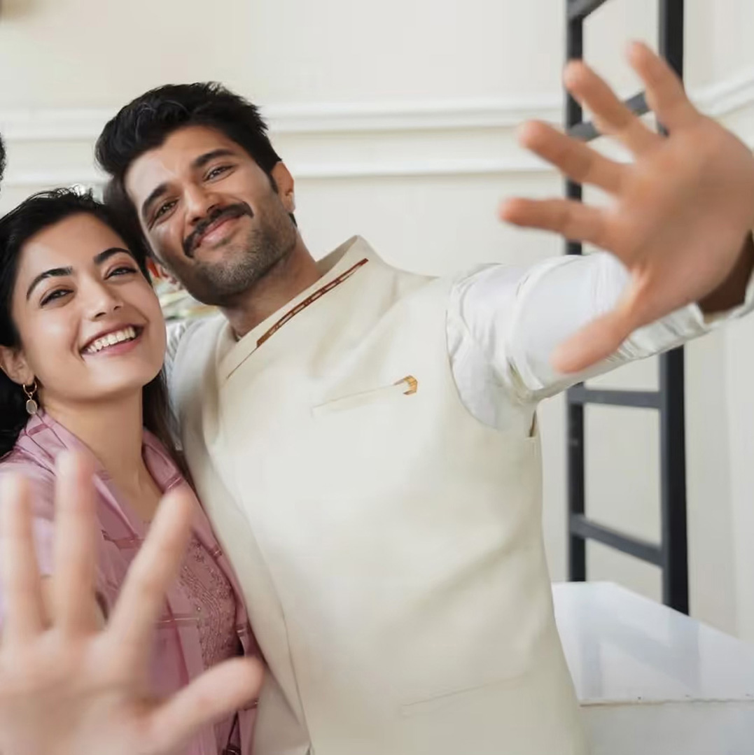 দক্ষিণী তারকা রাশমিকা মান্দানা ও অভিনেতা বিজয় দেবেরাকোন্ডা।